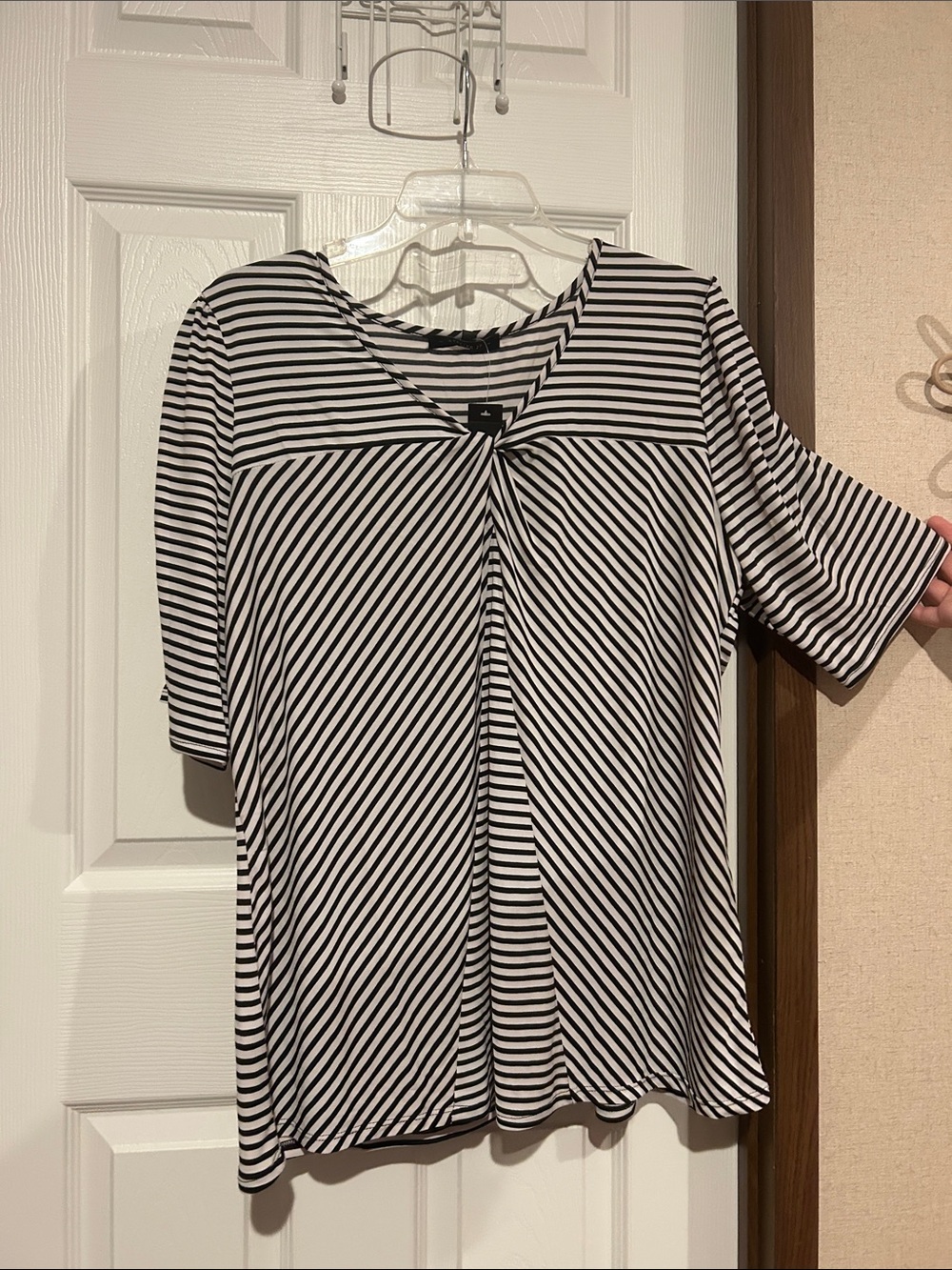 Black & White Striped Twist Front Top 2x
